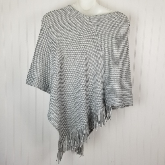 Steve Madden Poncho Knit Striped Gray Silver Metallic Fringe Lightweight OS - Picture 5 of 7